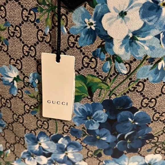 GUCCI
BLUE GG BLOOMS SUPREME CANVAS REVERSIBLE TOTE - Picture 6 of 16